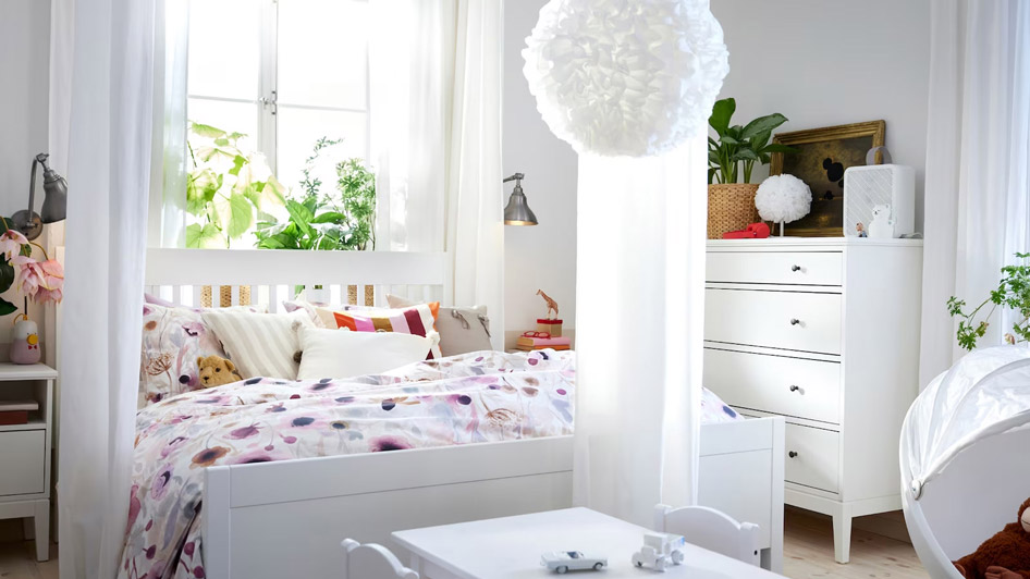 Parents and kids together – a shared bedroom in traditional style