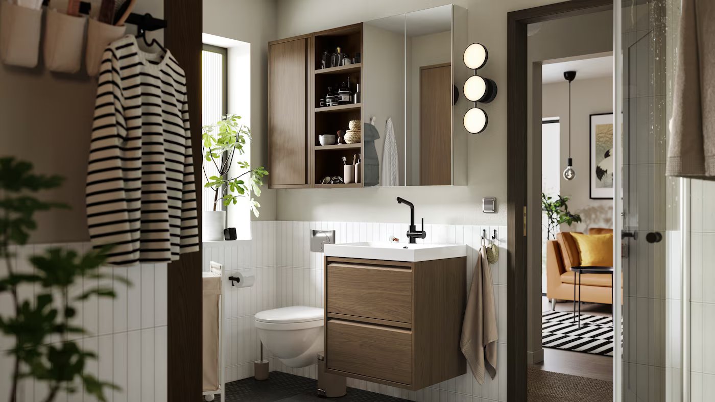 A minimalist urban bathroom devoted to style and self-care
