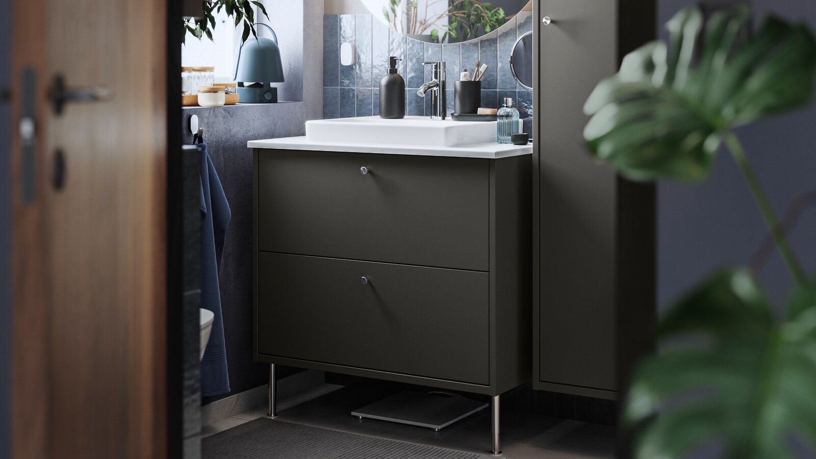 A sophisticated bathroom with optimised storage