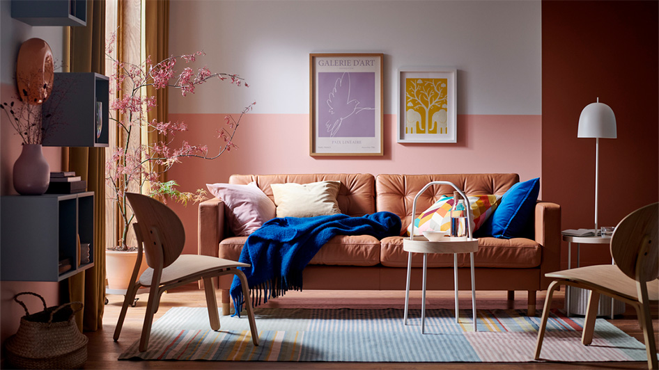 What colours go with a brown leather sofa?