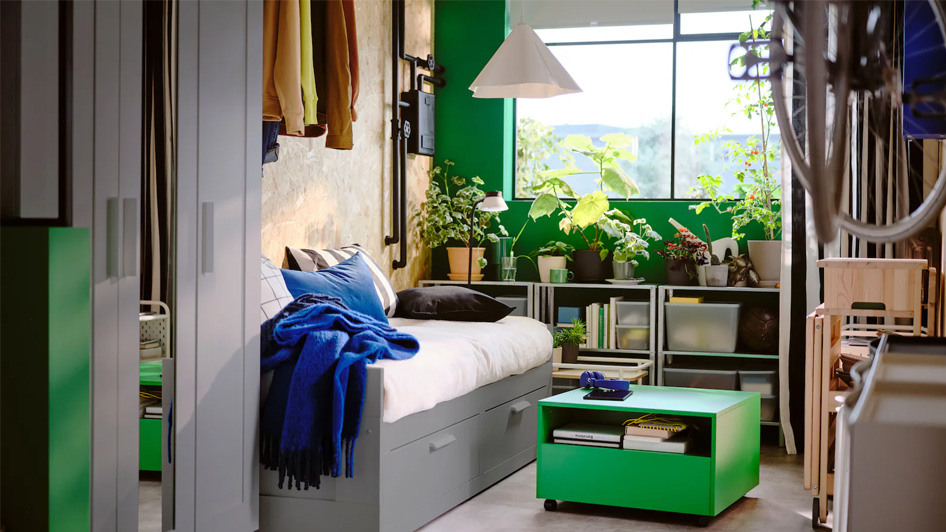 Nature-inspired-interior-design-creates-a-lush-hideaway